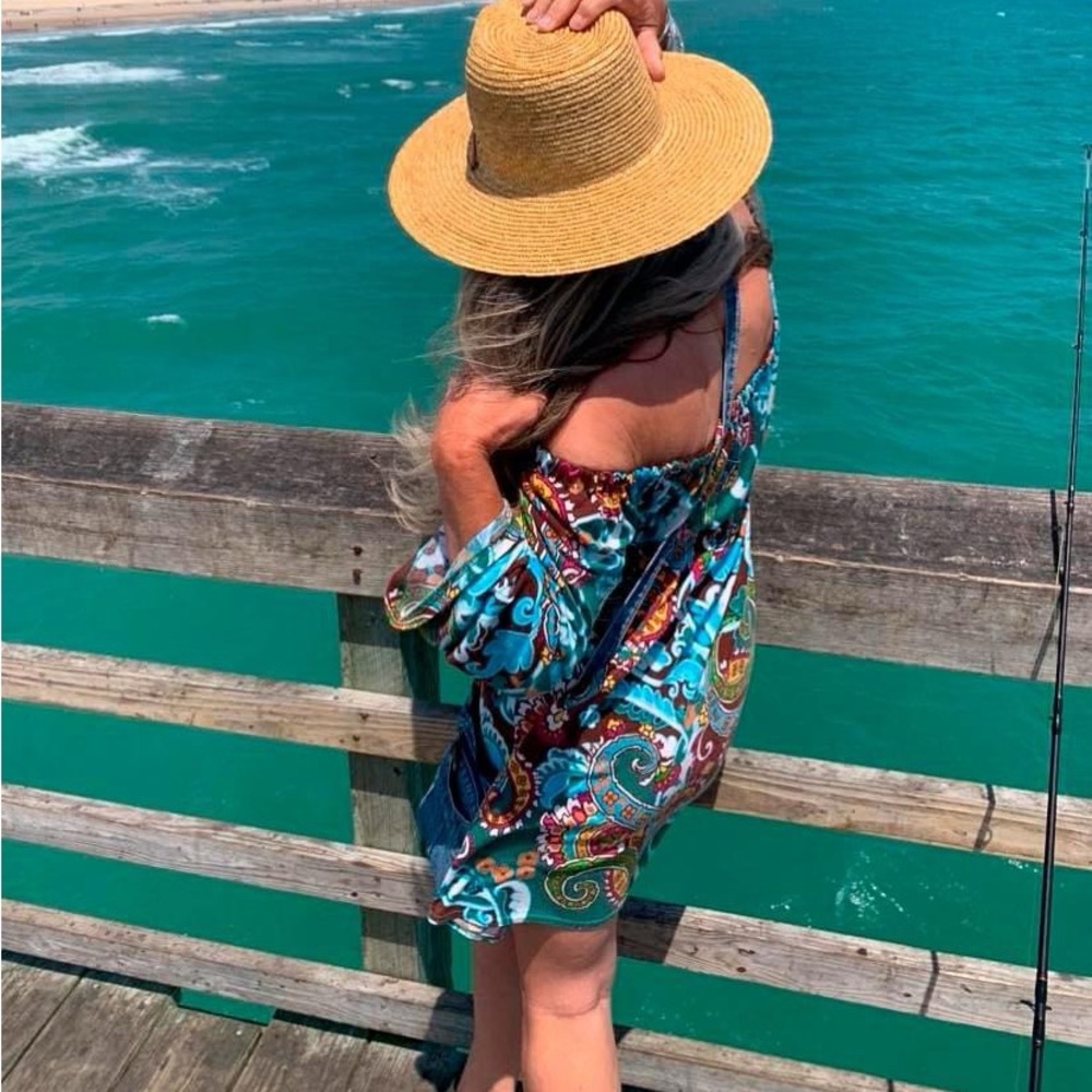 Meet your Posher, hi everyone ~ I am in search for the paisley dress in pics